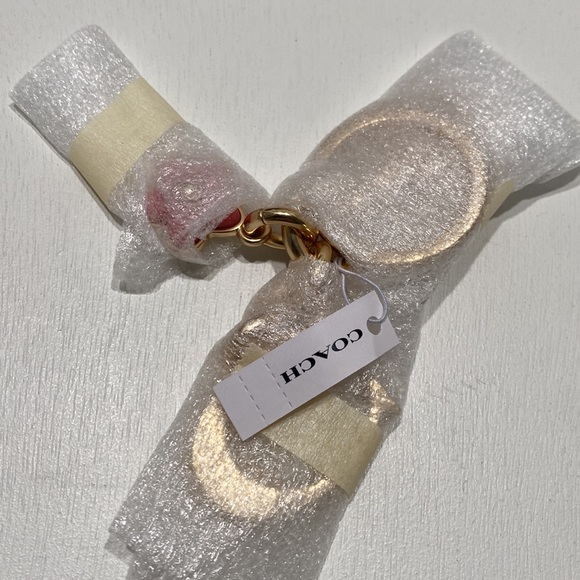 NWT Coach SIGNATURE C LOGO Gold/ Taffy Resin Flower Bag Charm/ Key Chain C8627 - Picture 4 of 5